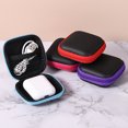 thumbnail image 3 of Estuche cuadrado para auriculares Estuche de transporte portátil Bolsa de almacenamiento Organizador de accesorios para teléfonos celulares con mosquetón para auriculares, audífonos, auriculares,, 3 of 5