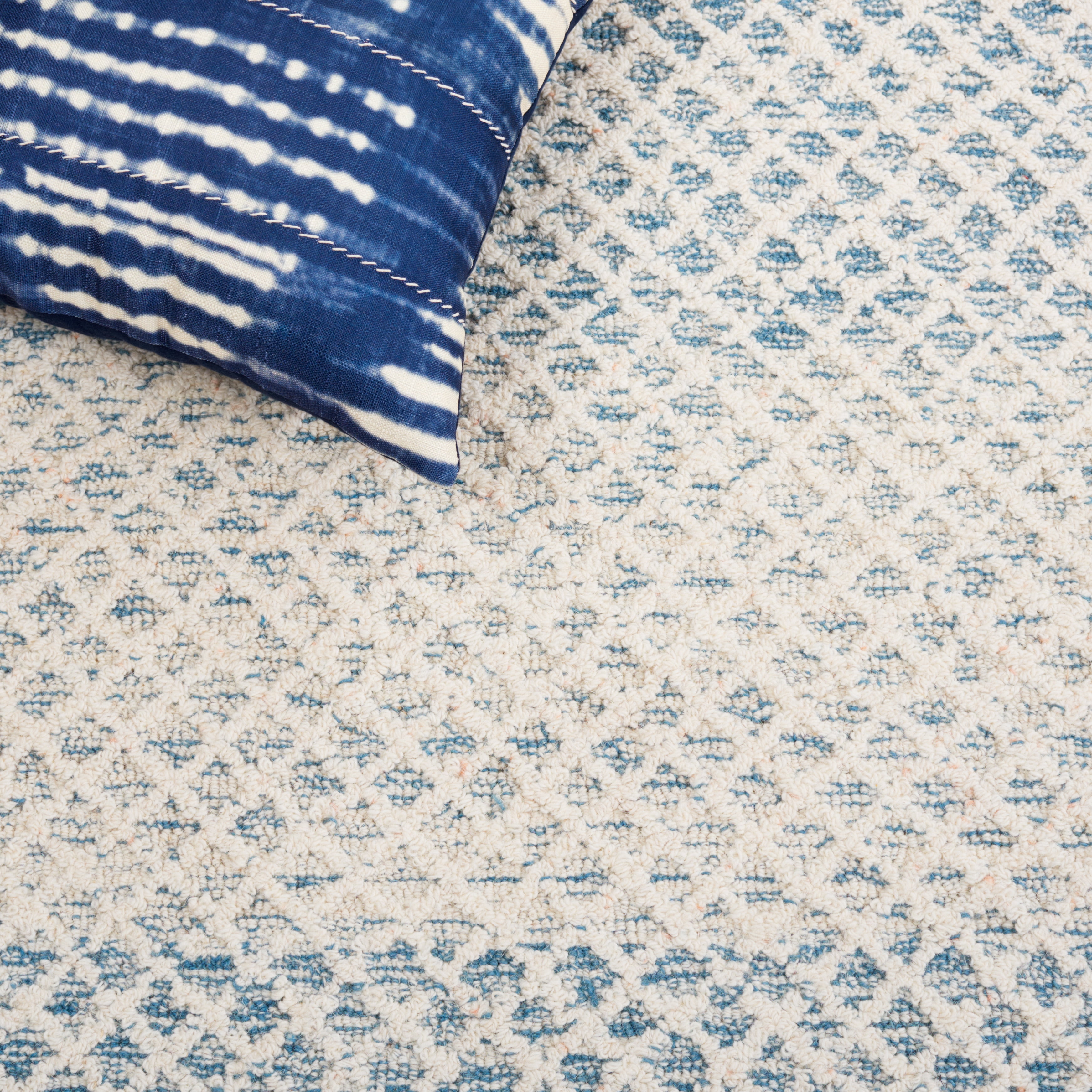 SAFAVIEH Micro-Loop Arnold Diamond Area Rug, Blue/Ivory, 6' x 9'