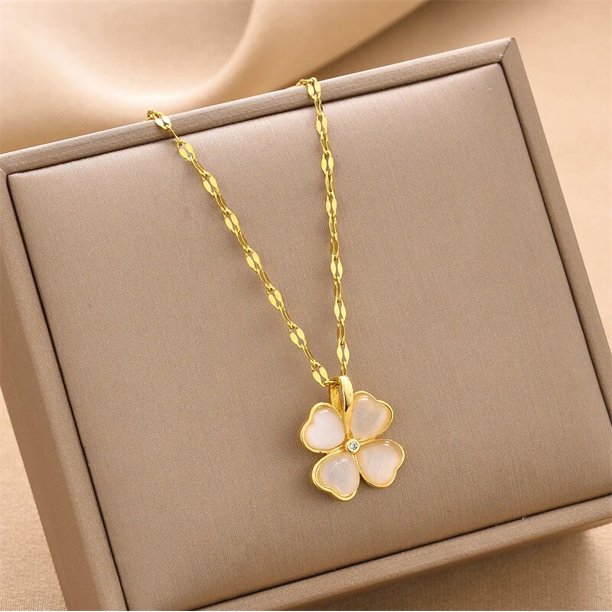 Collar con colgante de trébol de cuatro hojas en forma de corazón de Metal esmaltado de concha Bohemia para niña, cadena de clavícula delicada, regalos de joyería lindos