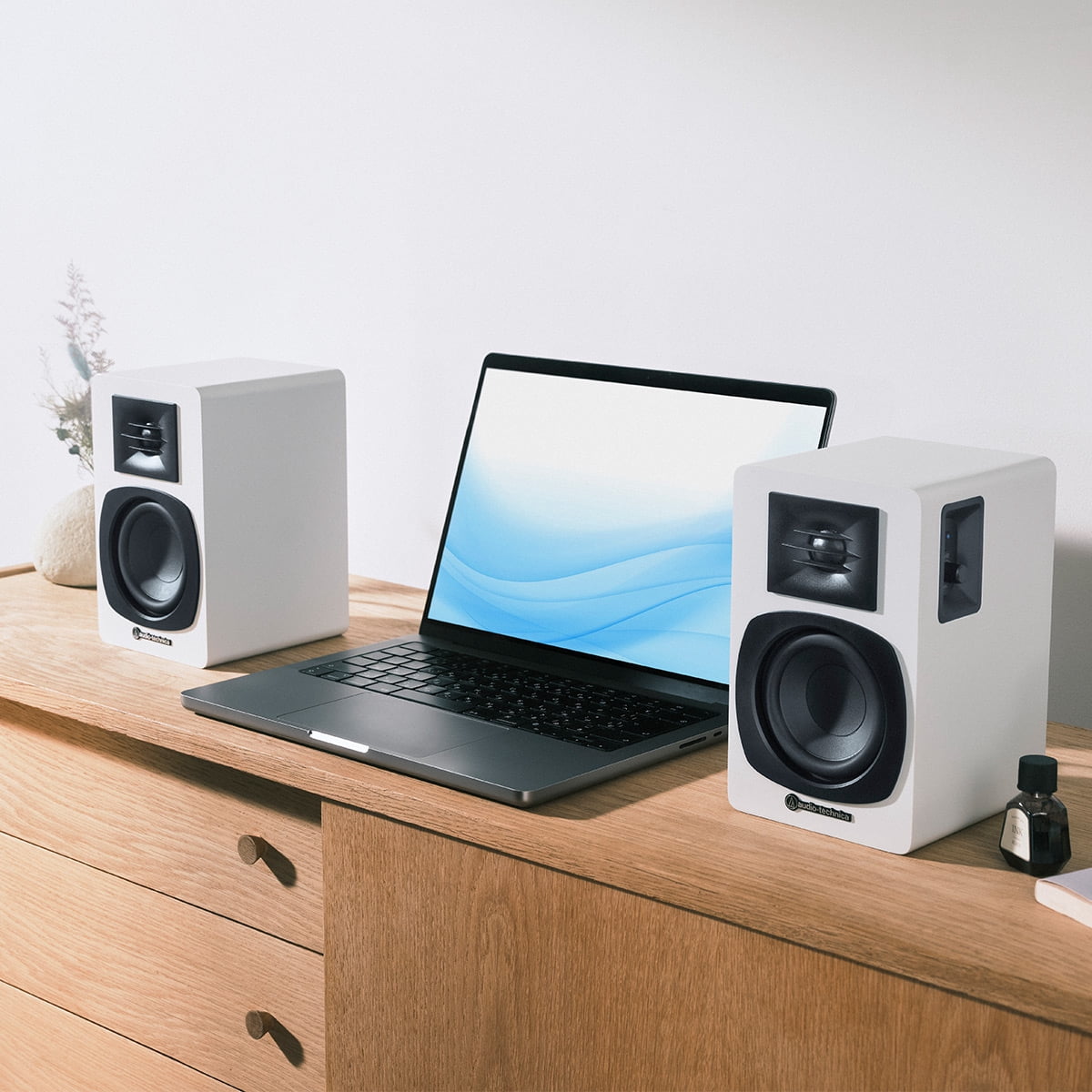 Audio-Technica AT-SP3X Powered Bookshelf Speakers - Pair (White)