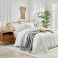 thumbnail image 4 of Juego de edredón UOZZI BEDDING con volantes, tamaño queen, color blanco, 240 x 240 cm, 3 unidades, 4 of 9