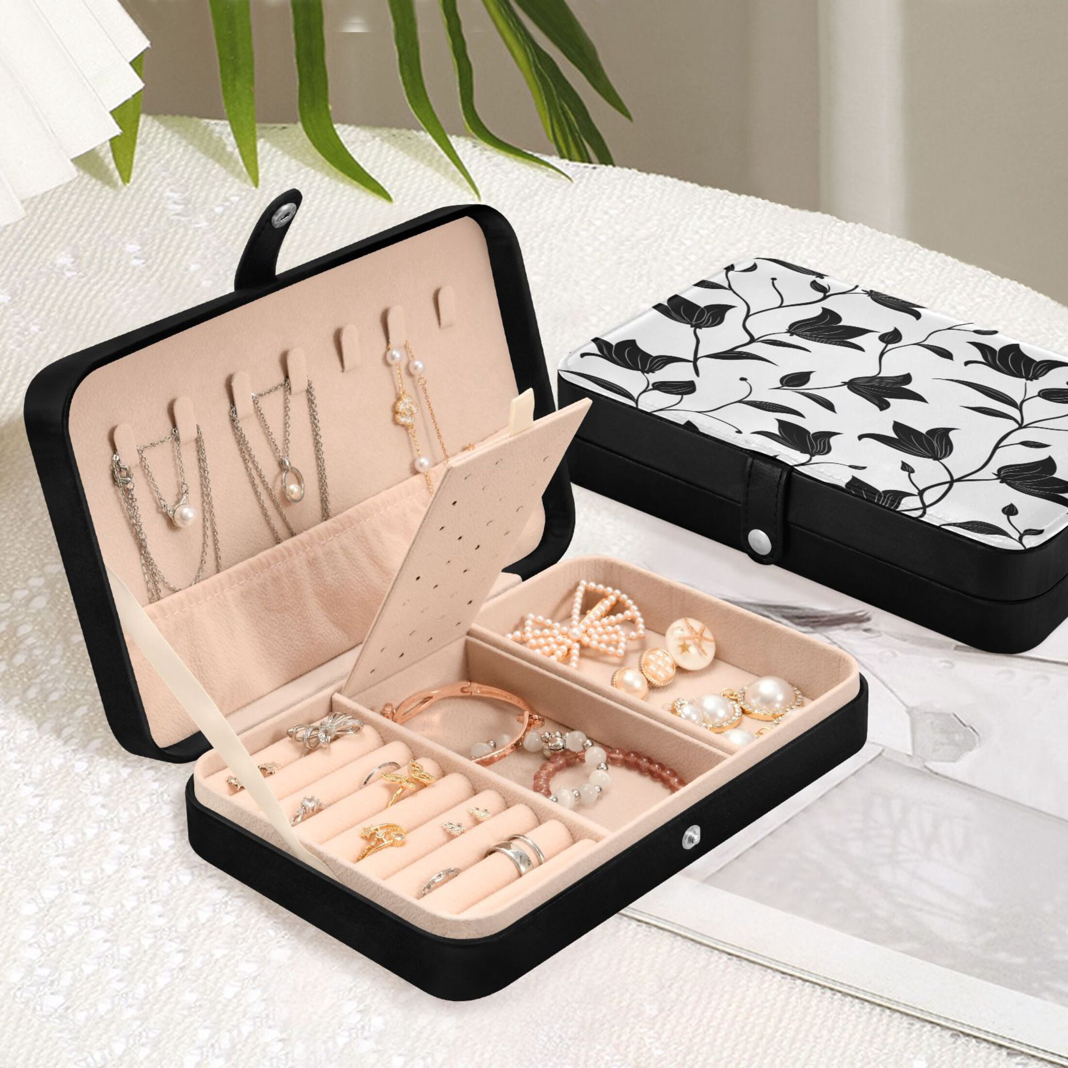 Leather Jewelry Box Rectangular 8.27x5.5x1.78In Travel Jewelry Storage Earrings Necklace Bracelet Watch Brooch Storage Black Cartoon Flower