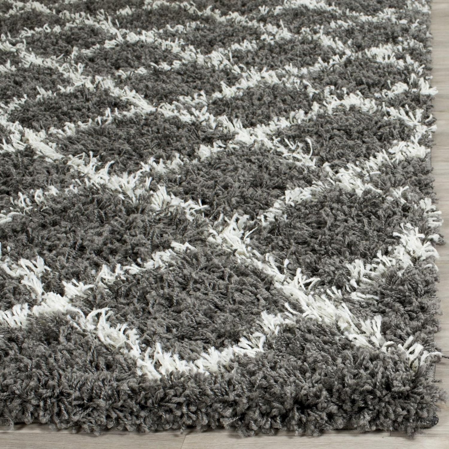 Safavieh Dallas Jerrie Geometric Shag Area Rug