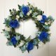 thumbnail image 2 of Corona de crisantemo de rosa artificial de estilo europeo decoración de puerta dintel de puerta decoración de pared colgante arreglo floral para el hogar de boda - azul (diámetro e, 2 of 12