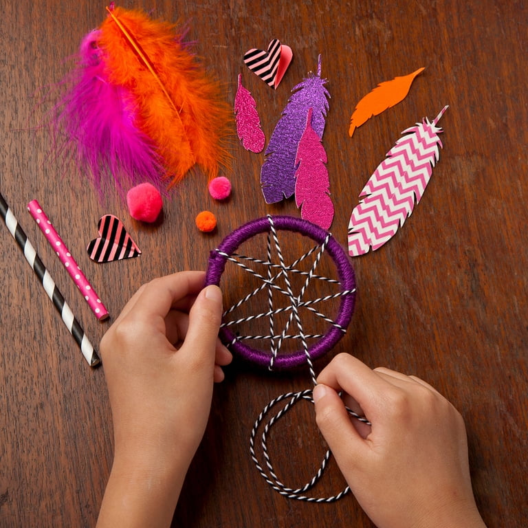 Craft Tastic DIY Dream Catchers Craft Kit Glitter Feathers 34 Pieces BRAND  NEW