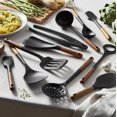 thumbnail image 3 of Juego de utensilios de cocina STAUB de silicona con mango de madera, 11 piezas, 3 of 4