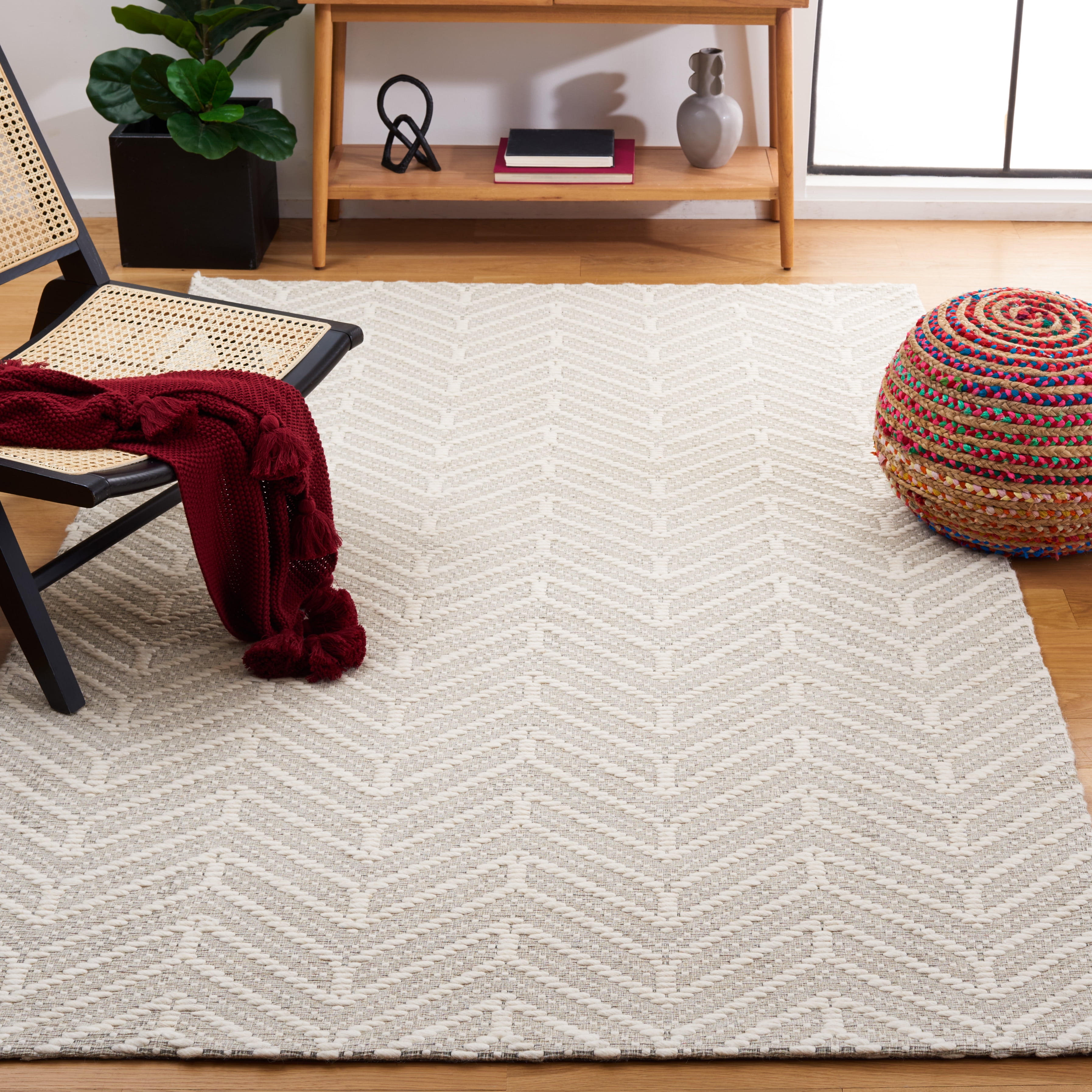SAFAVIEH Marbella Zowie Zig-Zag Area Rug, Ivory/Beige, 5' x 8'