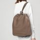 thumbnail image 4 of Mochila de cuero de cabeza súper grande, mochila antirrobo, bolso de viaje, bolso de mujer de lujo popular 2025, bolso de moda de ocio retro simple, 4 of 5