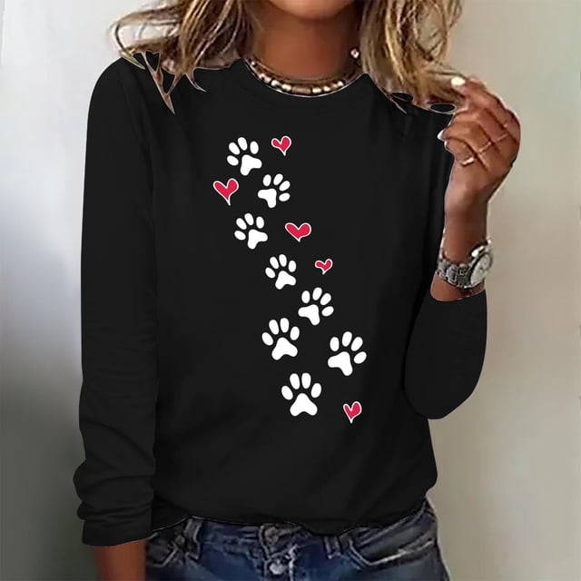 Simua Chandails à Manches Longues Amples à Enfiler à Imprimé Floral pour Femmes, Tuniques et Chemises Noires, avec Encolure Ras du Cou et Manches Longues Charmantes. le design Comprend des Empreintes de Pattes Blanches et des Cœurs Rouges en Cascade Diagonalement sur le devant. Style Décontracté avec des jeans en denim, Parfait pour Superposer à l'Automne et Polyvalent pour les occasions Décontractées Ou Habillées.