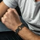 thumbnail image 2 of Pulsera COOLSTEELANDBEYOND Biker Viking con cabezas de lobo negras, 2 of 9