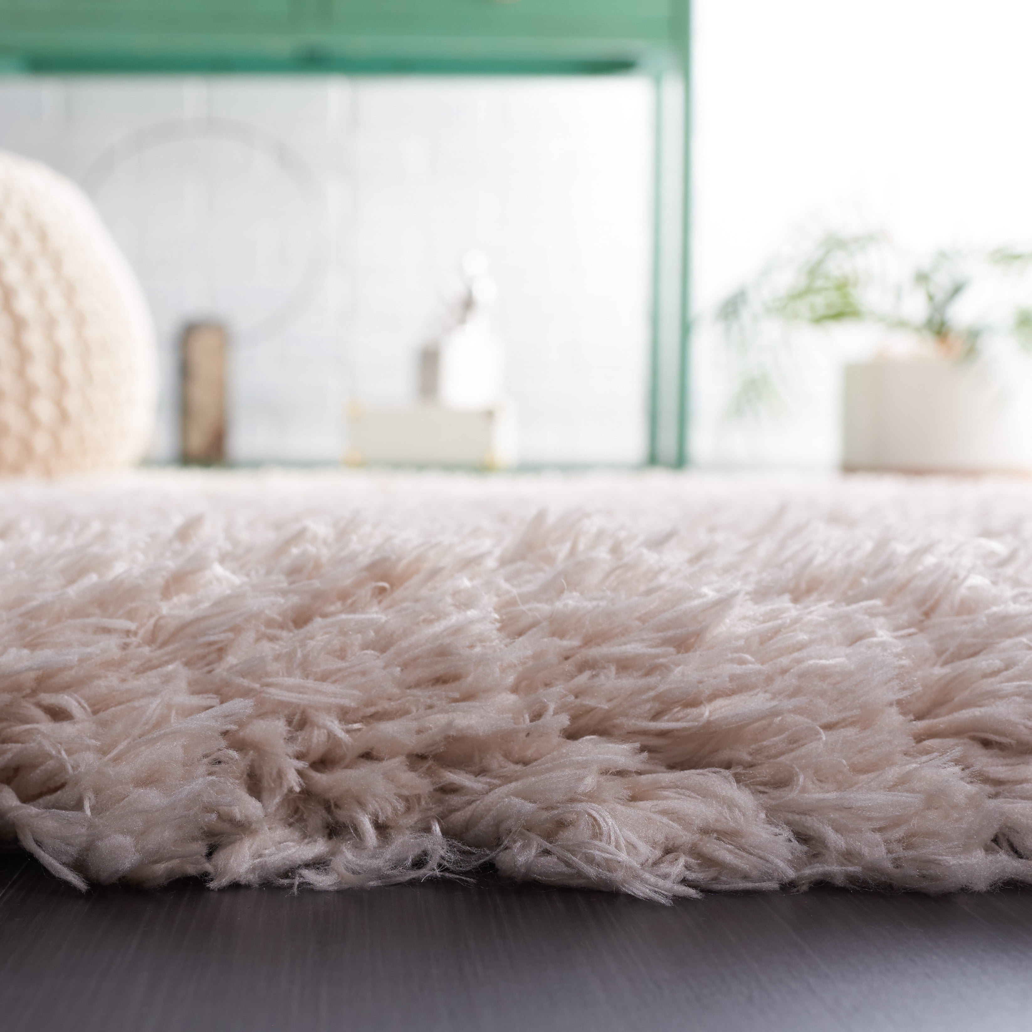 Safavieh Flokati Augustin Solid Shag Area Rug, Beige, 2'7" x 5'