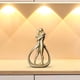thumbnail image 3 of Estatua de pareja, estatuilla de pareja, artesanía romántica, adorno de escritorio, escultura de amante para aniversario, decoración de dormitorio Oro, 3 of 8