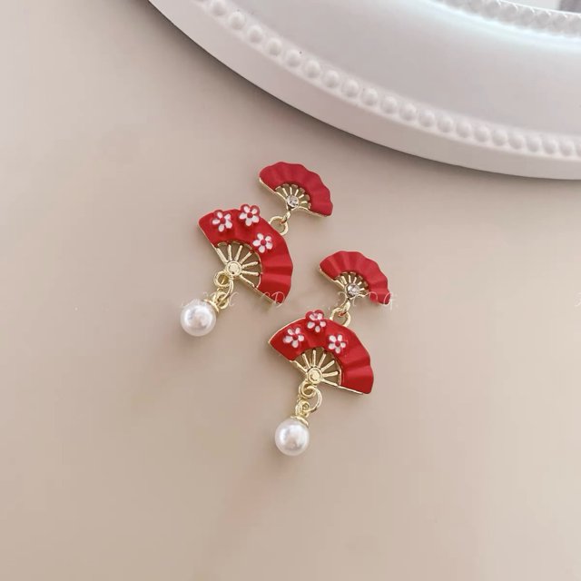 Pendientes de estilo chino con forma de abanico irregular rojo, diseño único, pendientes de novia, pendientes de hada para cheongsam, accesorio versátil