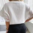 thumbnail image 3 of Camisa casual para mujer, cuello en V, color sólido, manga corta, costura de encaje, elegante top de verano para uso diario, 3 of 5