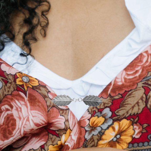 Tineasur 5-Pack Leaf Design Sweater Clips, Alloy Decorative Cinch Clips for Women’s Daily Wear and Fashion Accessories