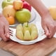 thumbnail image 4 of Cortador y descorazonador de manzanas | Hoja de acero inoxidable | Separador y gajo de frutas para manzanas, peras y melones | Fácil extracción del corazón | Mango de plástico blanco, 4 of 6