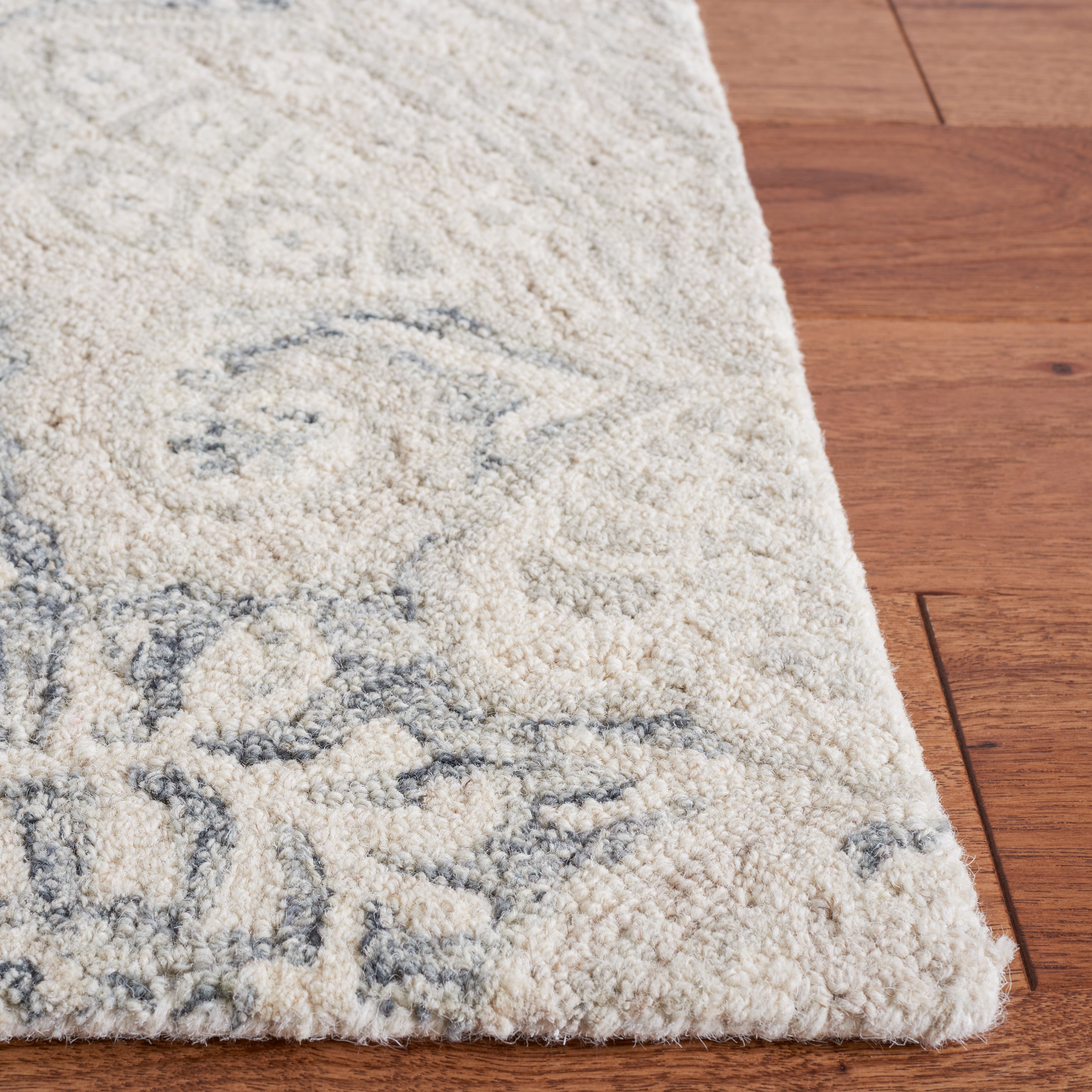 SAFAVIEH Micro-Loop Deziree Floral Runner Rug, Charcoal/Ivory, 2'3" x 13'