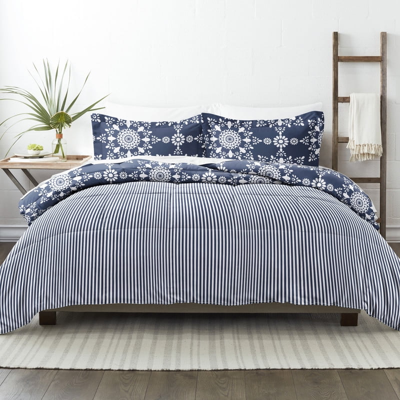 Noble Linens 3-Piece Navy Daisy Medallion Reversible Print Comforter Set, King/CalKing