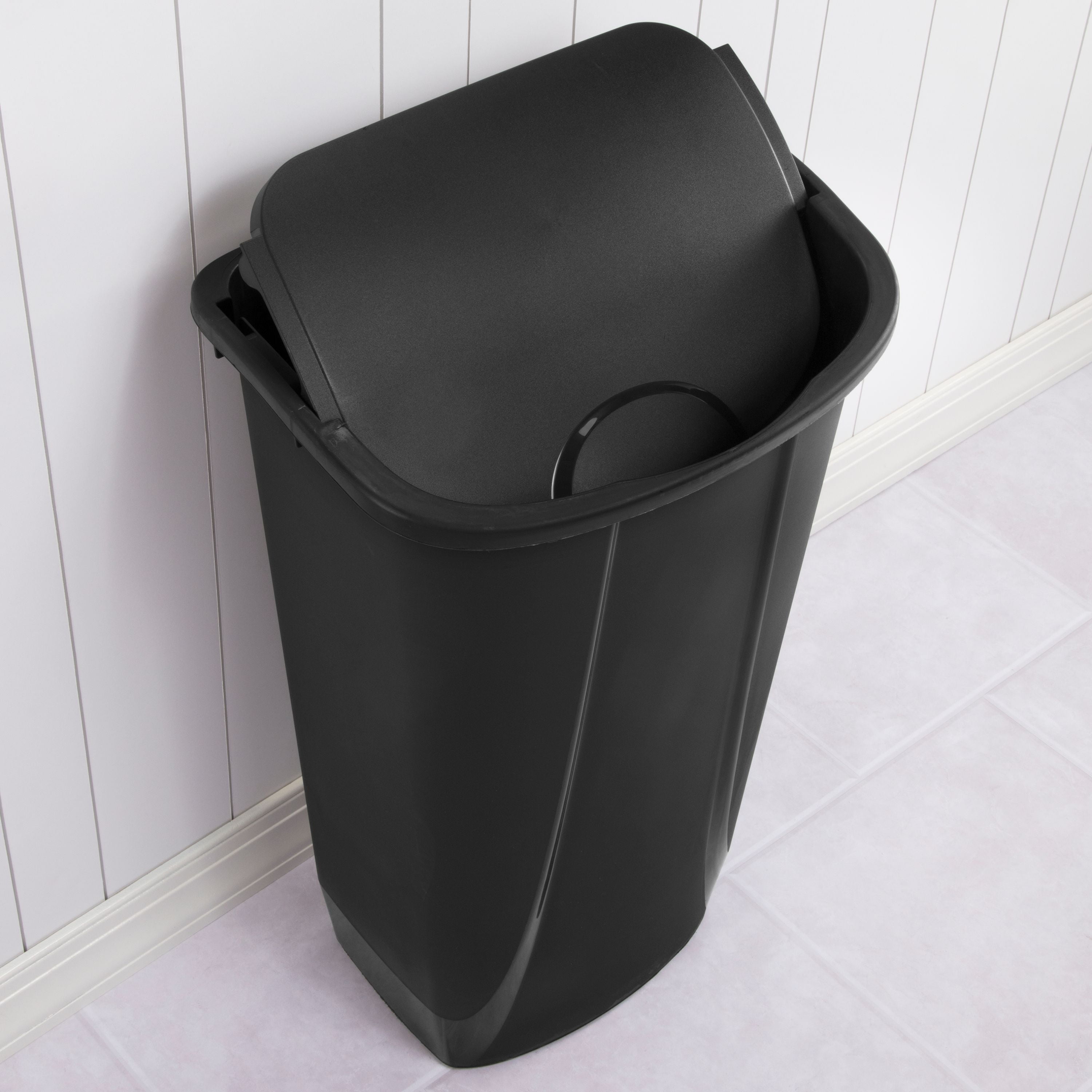 S-1086-WH Sterilite Plastic 10.5 Gallon SwingTop Wastebasket