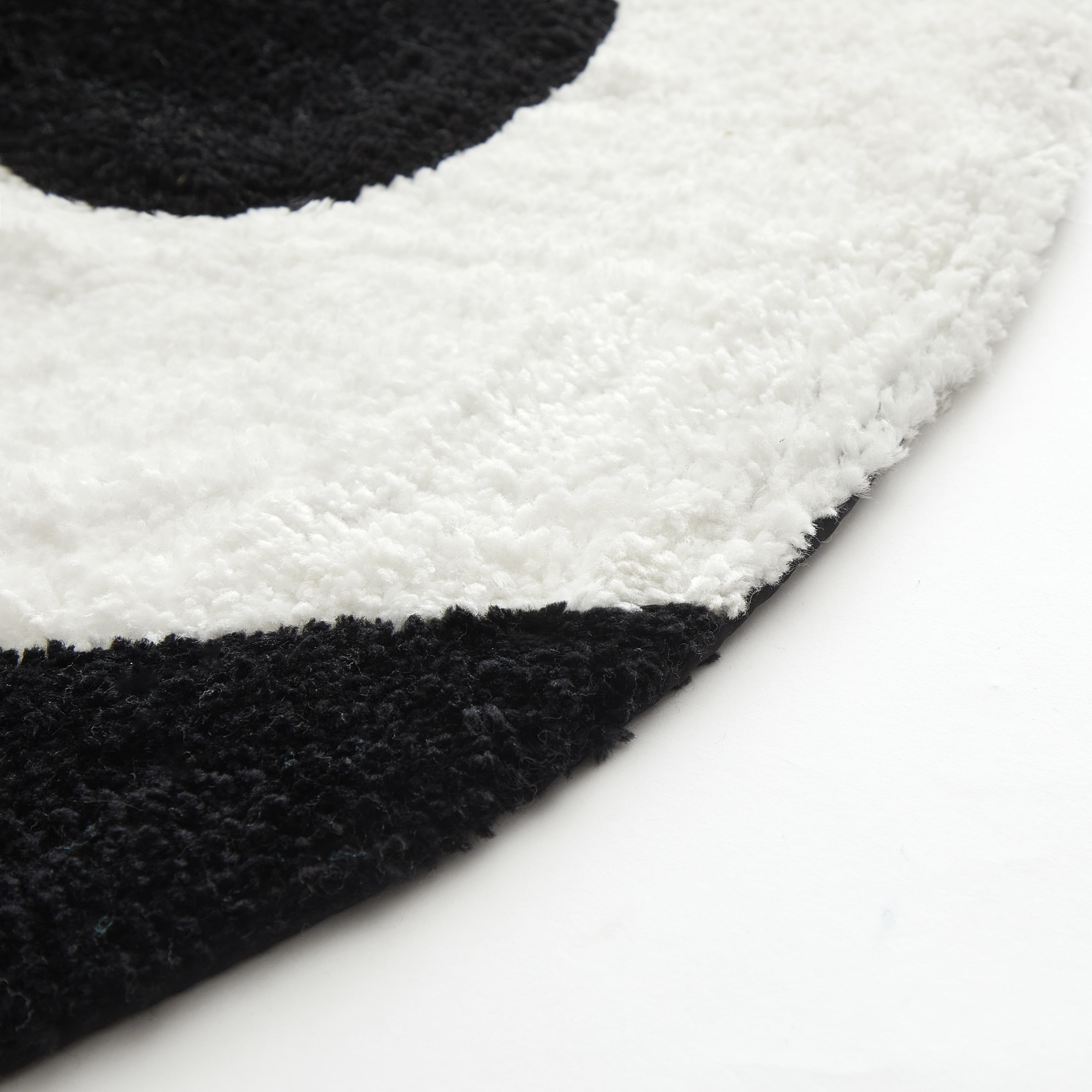Mainstays 30 in x 30 in Yin Yang Shaped Area Rug, Black and White