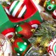 thumbnail image 4 of 30 bolas navideñas de 2,4 pulgadas, brillantes y colgantes para decorar el árbol, con remolinos, bastones de caramelo, elfos, adornos navideños rojos y verdes., 4 of 7