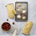 thumbnail image 2 of Juego de guantes de cocina KitchenAid Asteroid Buttercup, amarillo, 2 piezas, 2 of 6