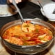 thumbnail image 4 of Cucharón para sopa, cucharón para servir salsa, cuchara honda, cucharón para salsa de mango largo con pico vertedor, utensilio para servir de acero inoxidable, 4 of 5
