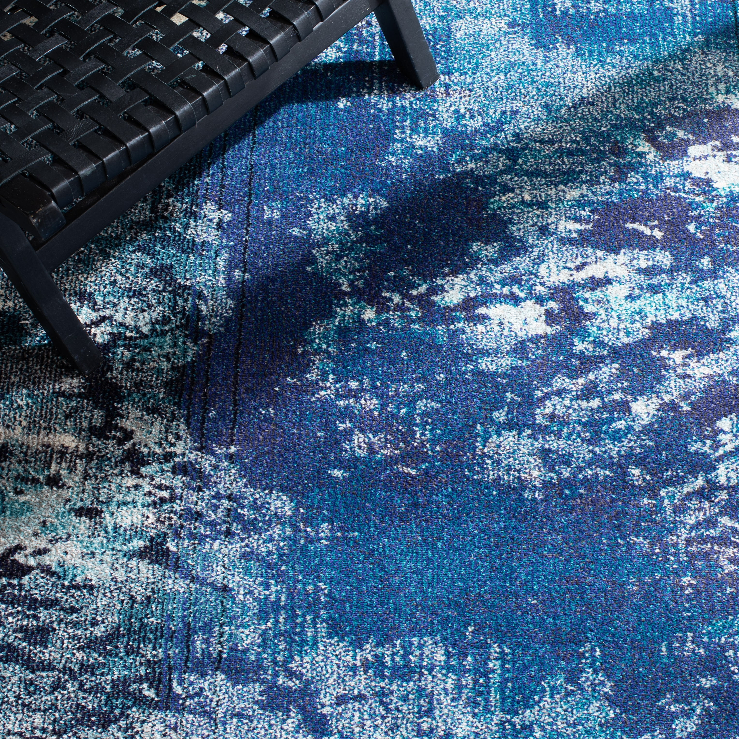 Safavieh Madison Oscar Abstract Area Rug, Navy/Ivory, 8' x 8' Round