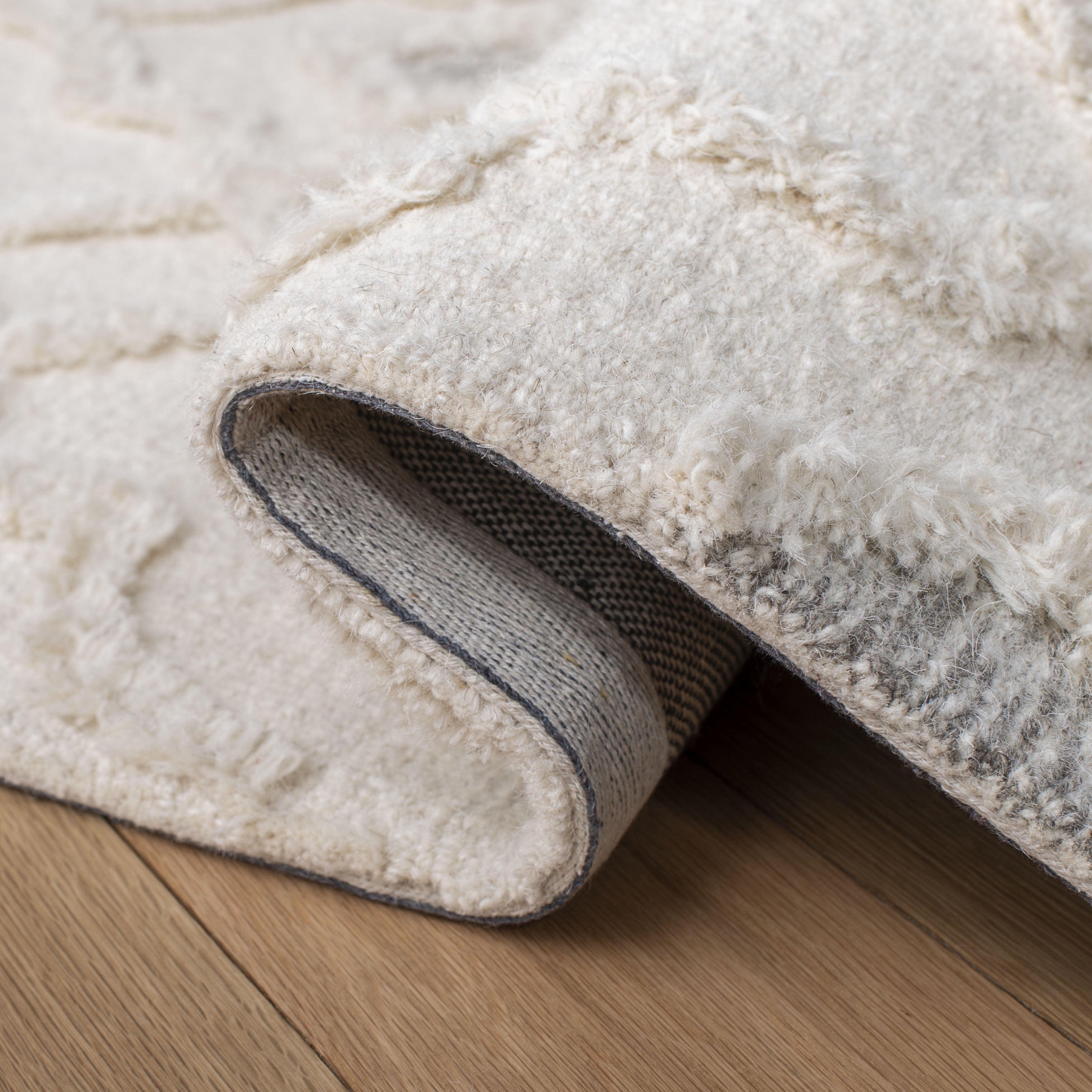 SAFAVIEH Casablanca Merton Diamond Wool Runner Rug, Ivory, 2'3" x 8'