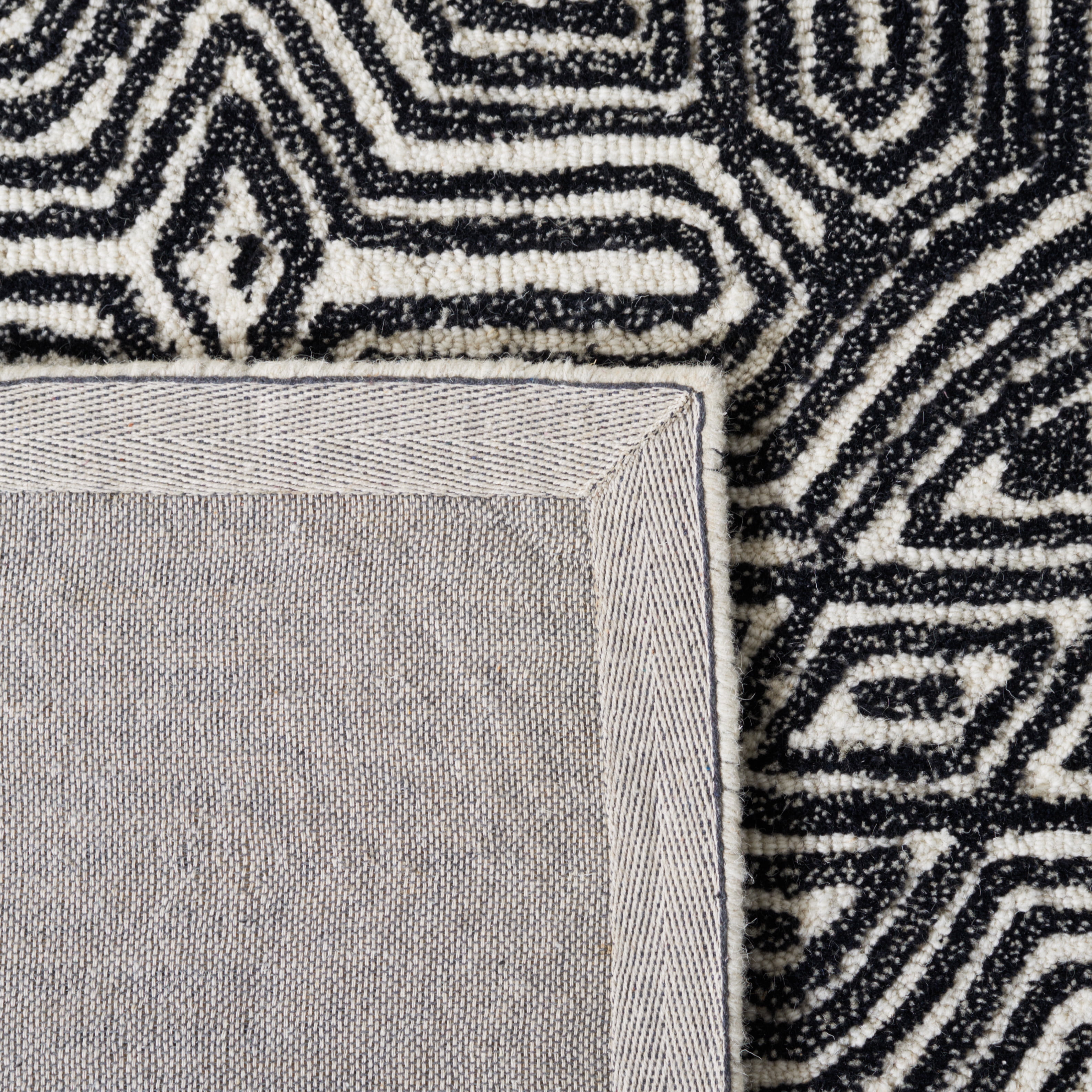SAFAVIEH Micro-Loop Marvyn Medallion Area Rug, Ivory/Black, 5' x 5' Round