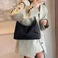 thumbnail image 2 of Bolso de mano Guofeng Fashion de gran capacidad para mujer, nuevo bolso de hombro retro versátil de primavera, bolso de mano con textura premium para mujer, 2 of 5
