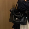 thumbnail image 2 of Bolso de mano de piel sintética suave de alta gama para mujer, bolsa de hombro grande, de gran capacidad, para estudiantes, para primavera y otoño, 2024, 2 of 5
