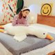 thumbnail image 5 of Muñeco de peluche de ganso blanco grande creativo, almohada para dormir, juguete para dormir, muñeco de ganso para dormir, muñeco de trapo grande con patas en la cama, 5 of 6