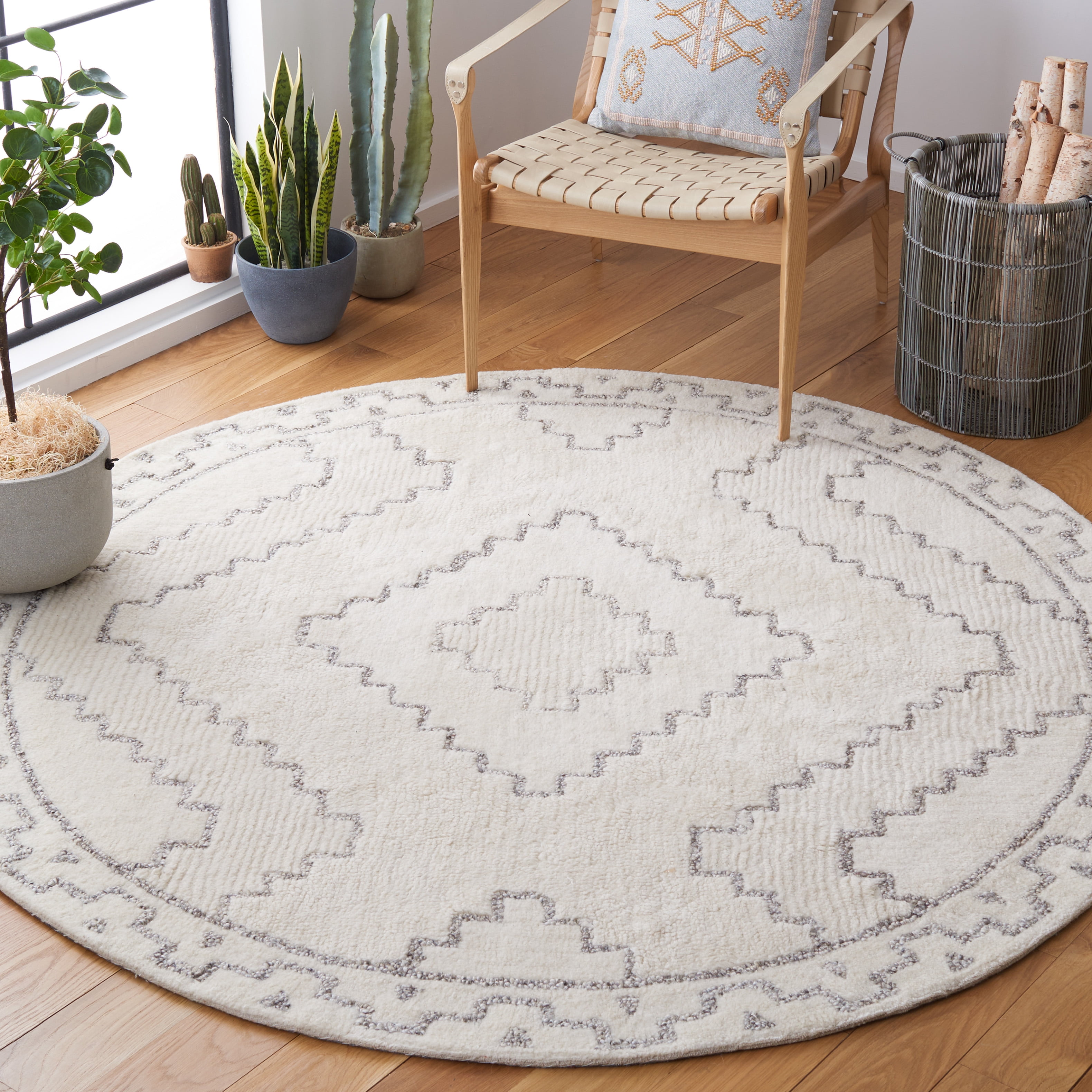SAFAVIEH Casablanca Lidija Geometric Area Rug, Ivory/Grey, 6' x 6' Round