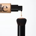 thumbnail image 4 of Brocha de maquillaje Saie The Base Brush, sintética ultrasuave, 4 of 5