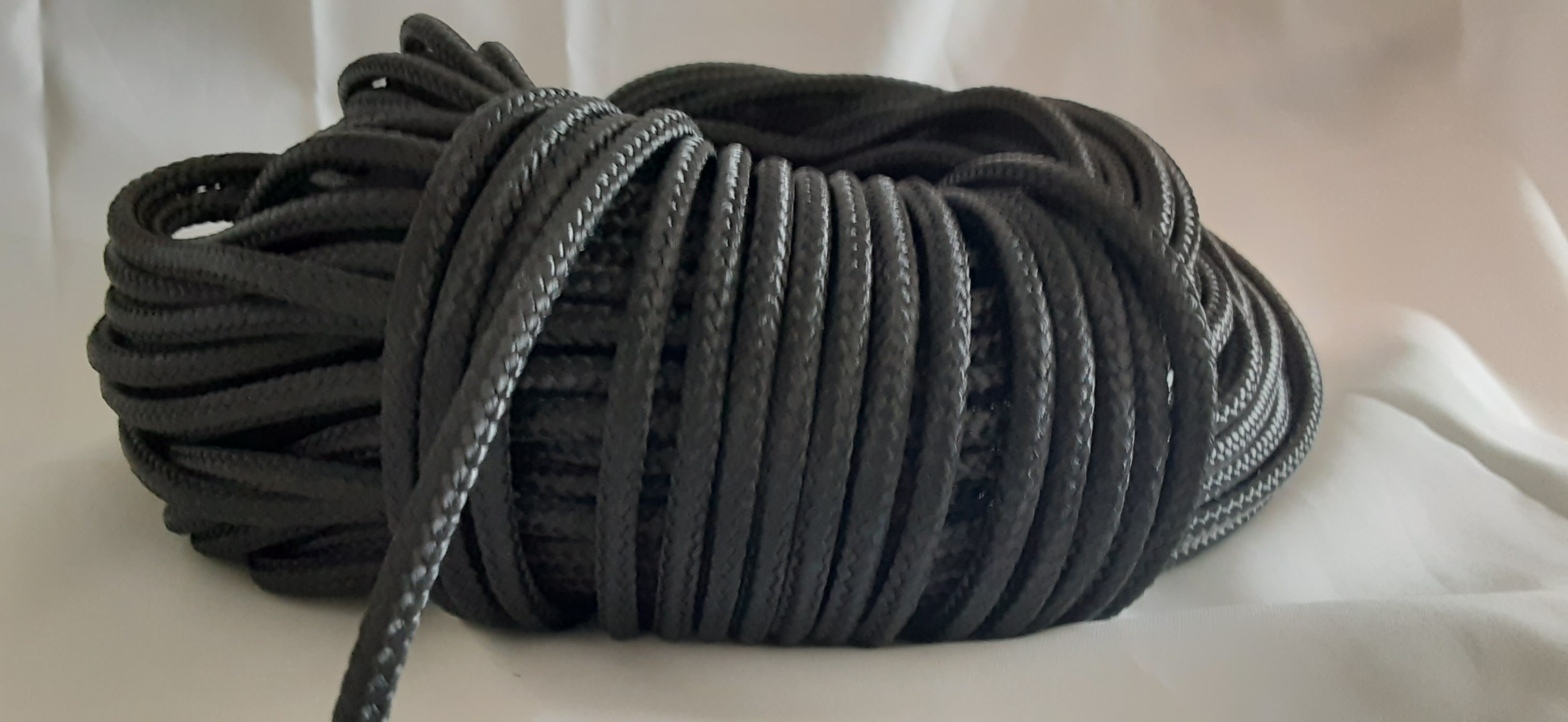 Made in USA. 3/8 " x 100 ft Hollow Braid Polyethylene Rope.Black 