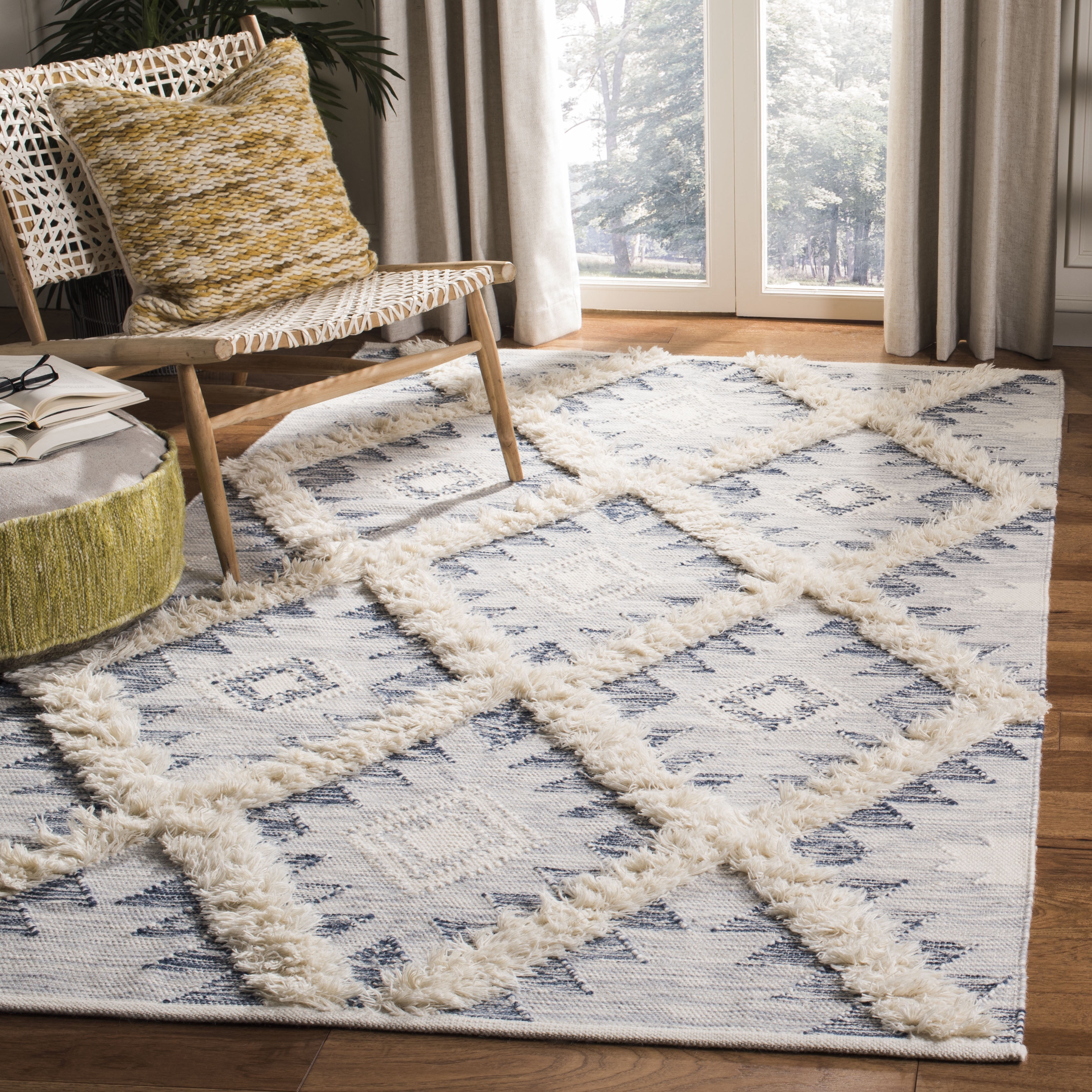 SAFAVIEH Kenya Kensington Geometric Area Rug, Silver/Ivory, 8' x 10'