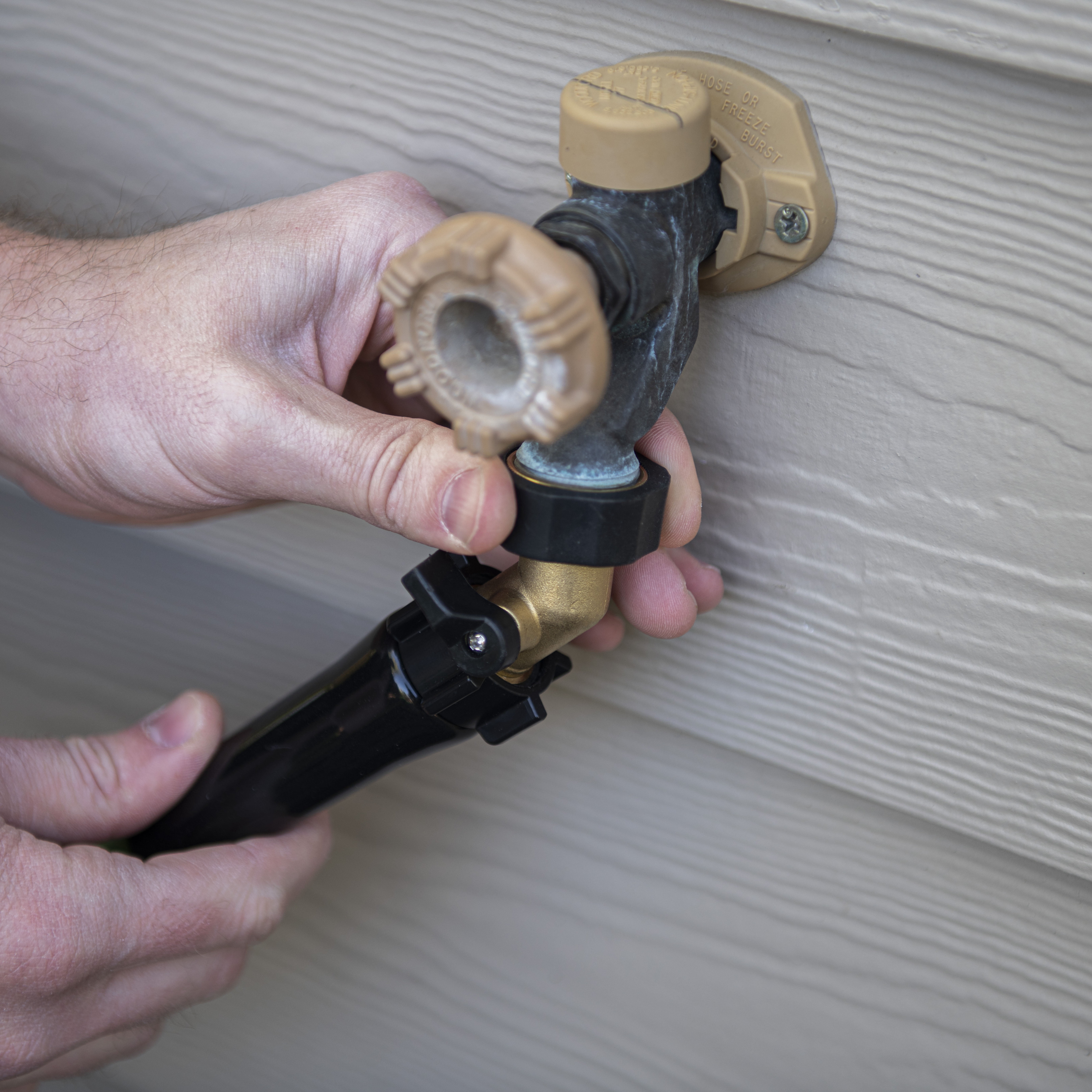 Expert Gardener Brass Angle Hose Shut-Off Connector