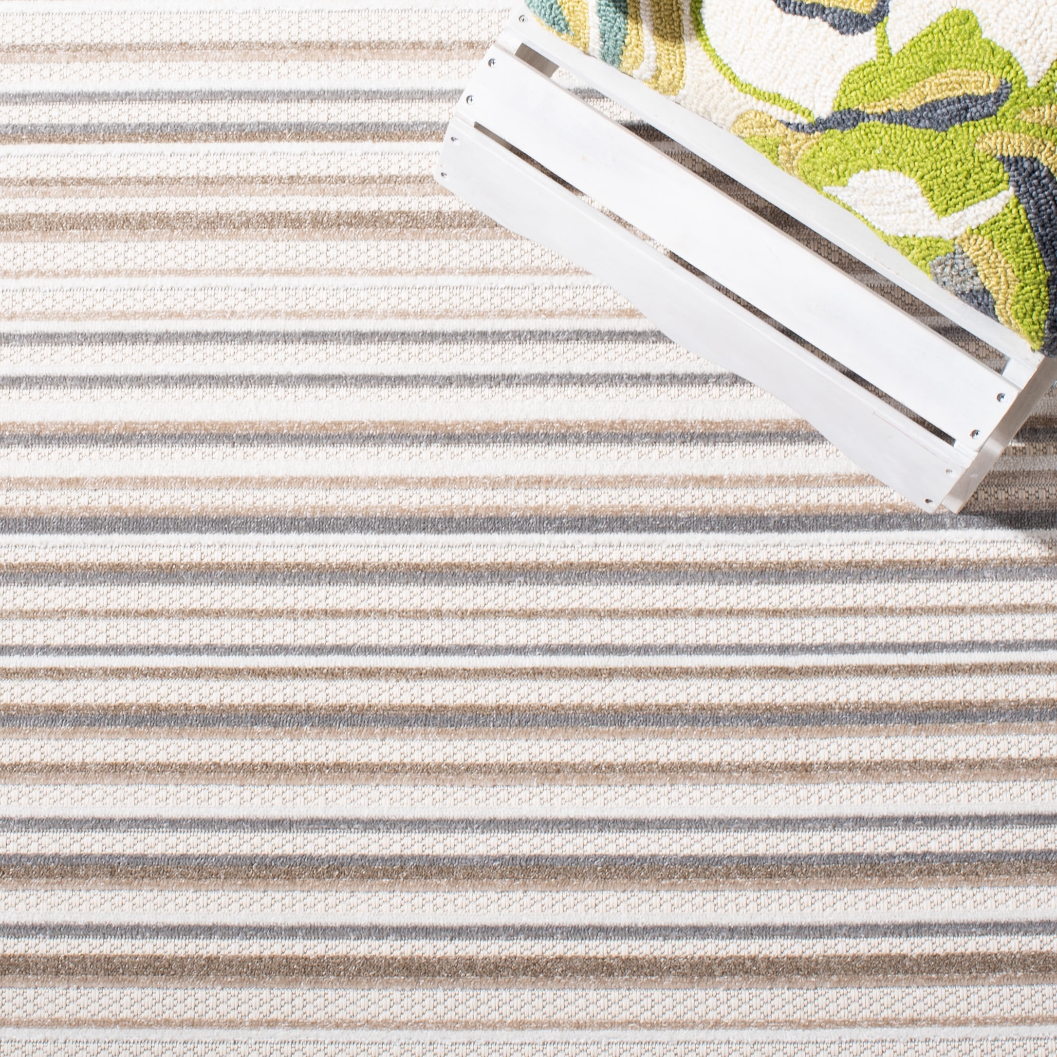SAFAVIEH Cabana Fedelma Indoor/Outdoor Area Rug, Ivory/Grey, 4' x 7'