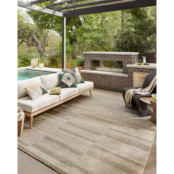Loloi Dawn Indoor/Outdoor Water-Resistant Patio 7'-8" x 10' Area Rug