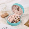 thumbnail image 3 of Caja de almacenamiento de joyas de cuero de una sola capa de alta calidad redonda con caja de joyería portátil a cuadros para aretes, anillos y pulseras, 3 of 6