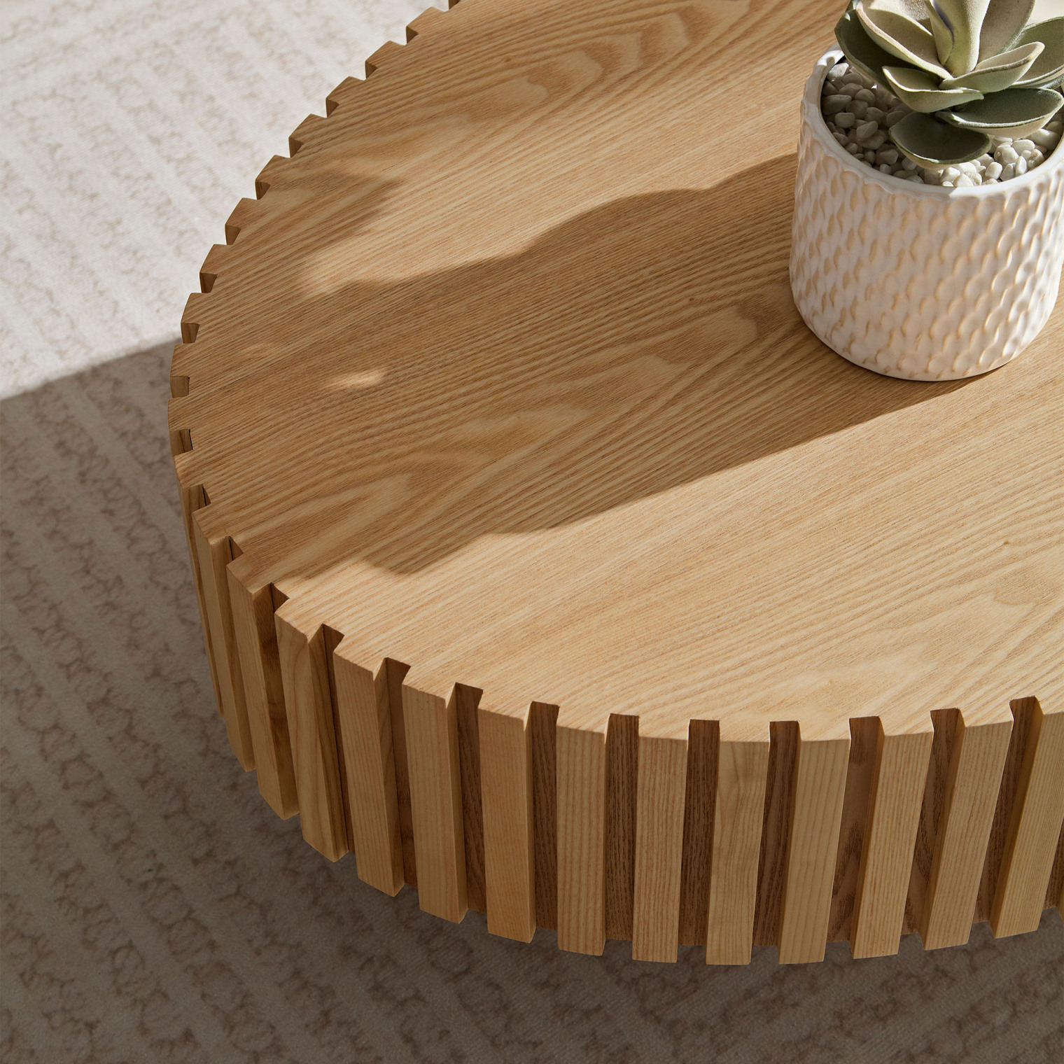 44" Oak Wood Coffee Table, Handcraft Drum Fluted Accent Table, Contemporary Center Table with Sturdy Pedestal for Living Room, Natural