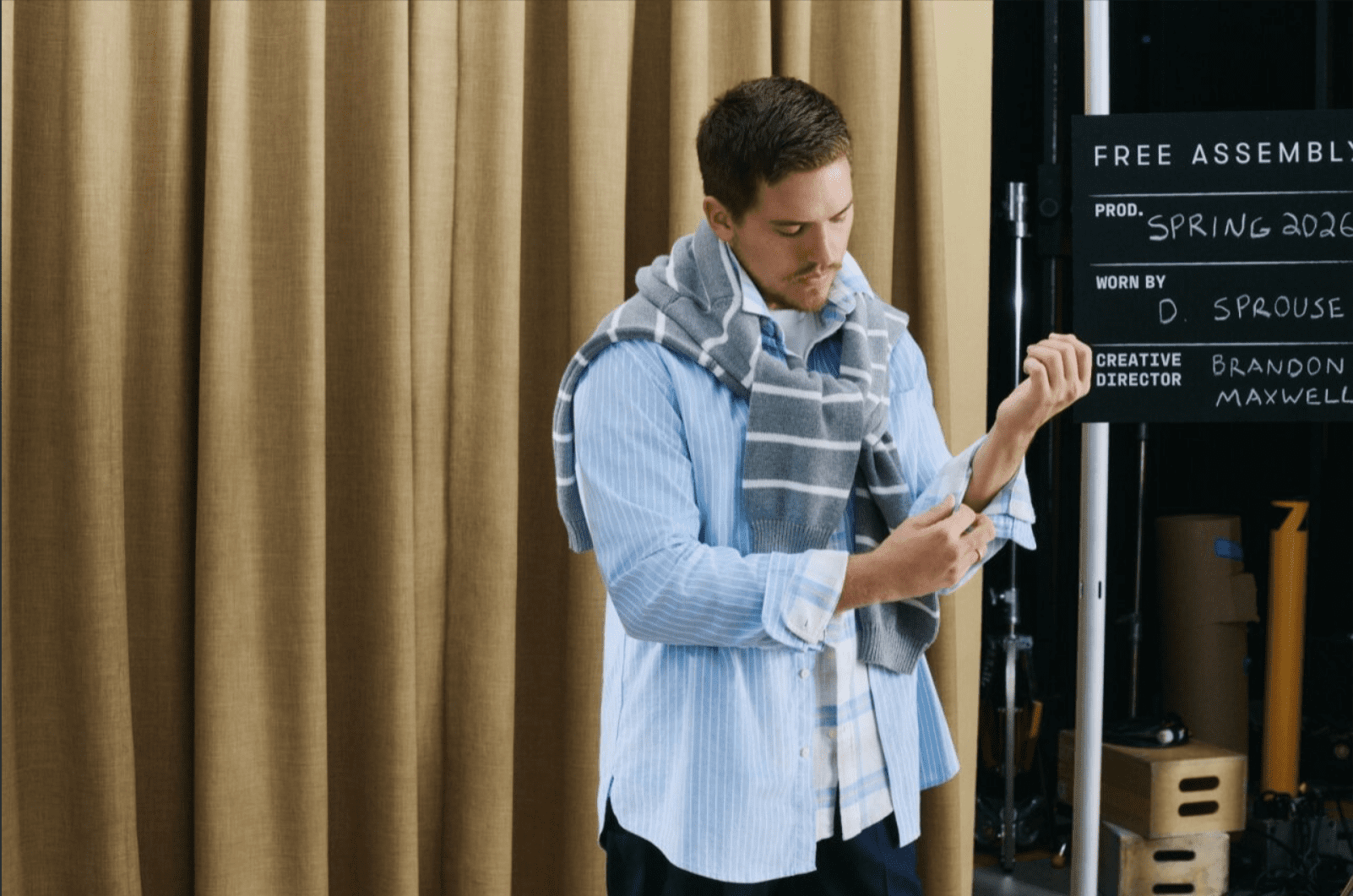 Free Assembly Men's Button Front Oxford Shirt with Long Sleeves, Sizes S-3XL