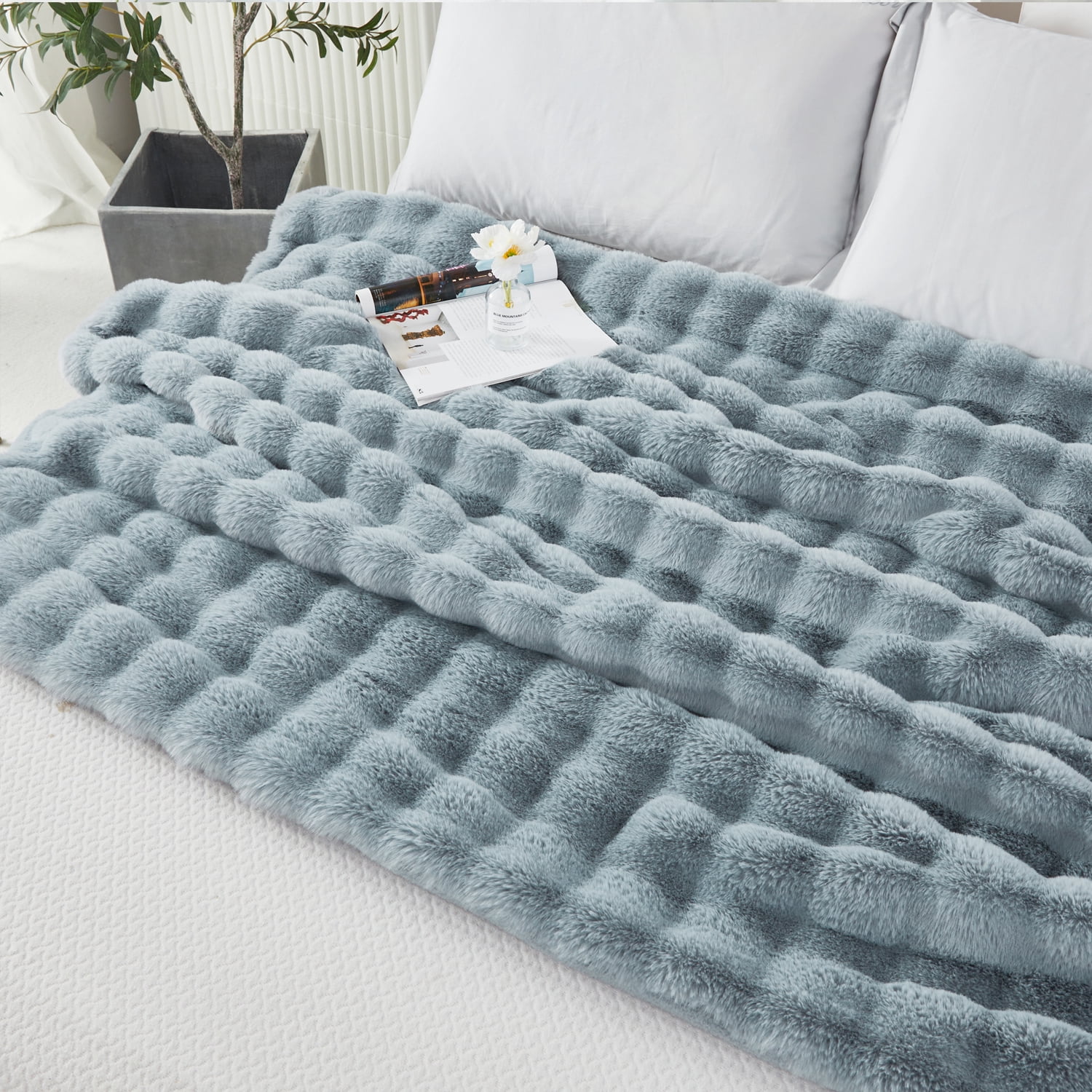 URBONUR Faux Rabbit Fur Twin Blanket for Bed Chair Couch, Fluffy Bubble Blanket, Luxury Fuzzy Warm Thick Bed Blankets for All Season 63×79 Inches