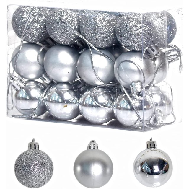 Adornos navideños decorados con bolas navideñas esmeriladas, bolas navideñas plateadas brillantes y mate