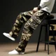 thumbnail image 2 of Pantalones de camuflaje multibolsillos de gran tamaño para hombre, pantalones cargo de camuflaje de alta calidad estilo Harajuku Emo con múltiples bolsillos y corte regular para hombre, 2 of 5