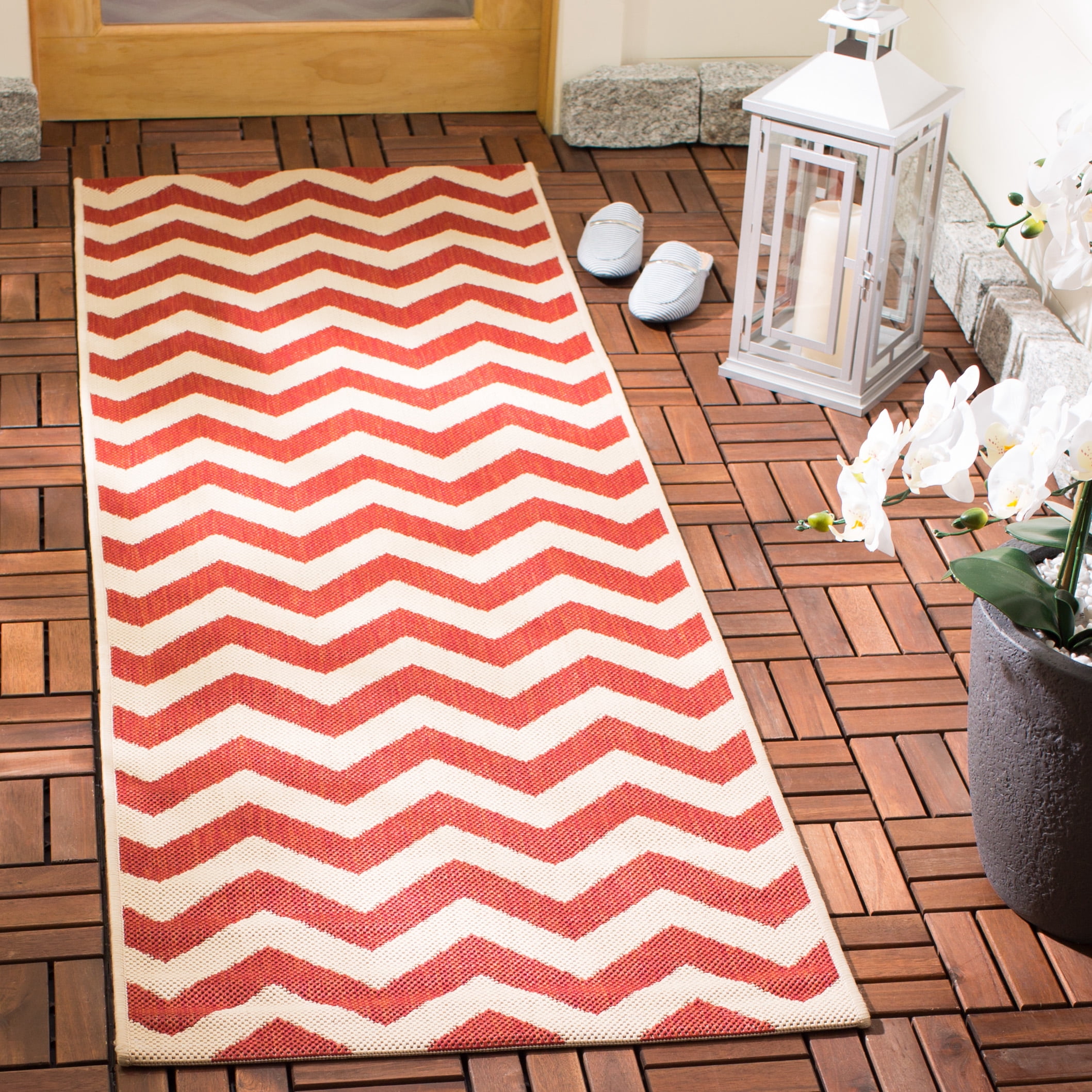 Safavieh Courtyard Bailey Chevron Indoor/Outdoor Runner Rug, Red, 2'3" x 10'