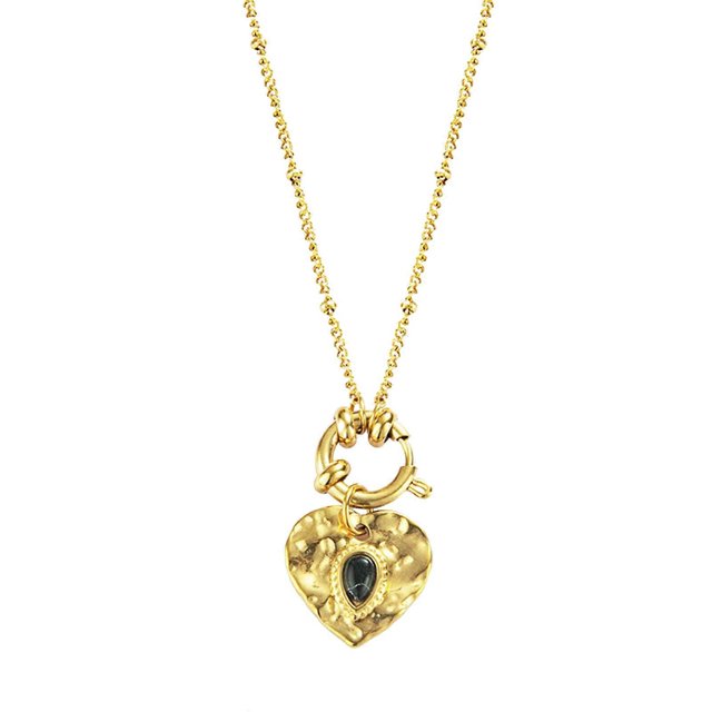 Sturdy Heart Pendant Necklace Stylish Retro Heart Necklace Golden Chain Jewelry Perfect for Special Occasions
