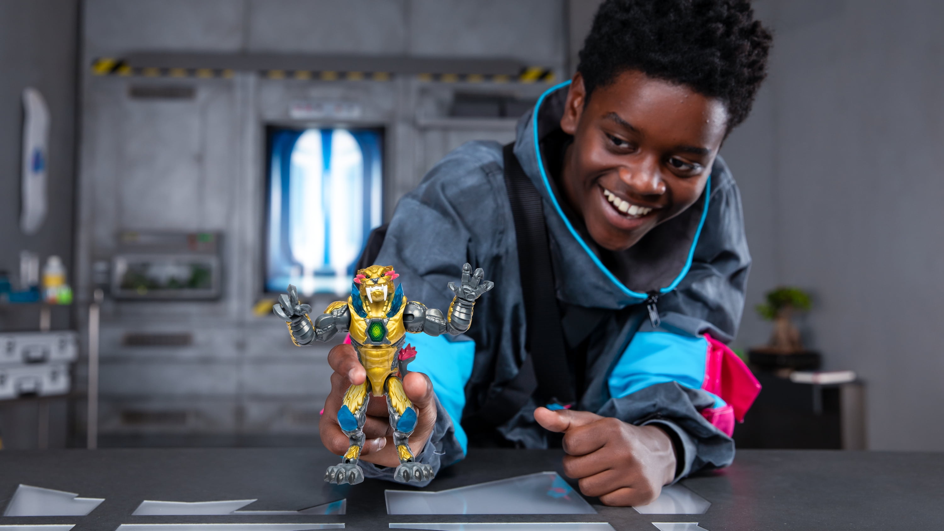 MrBeast Lab Release the Golden Panther, Mutate the Ultimate Beast With MrBeast Lab , Ages 5+