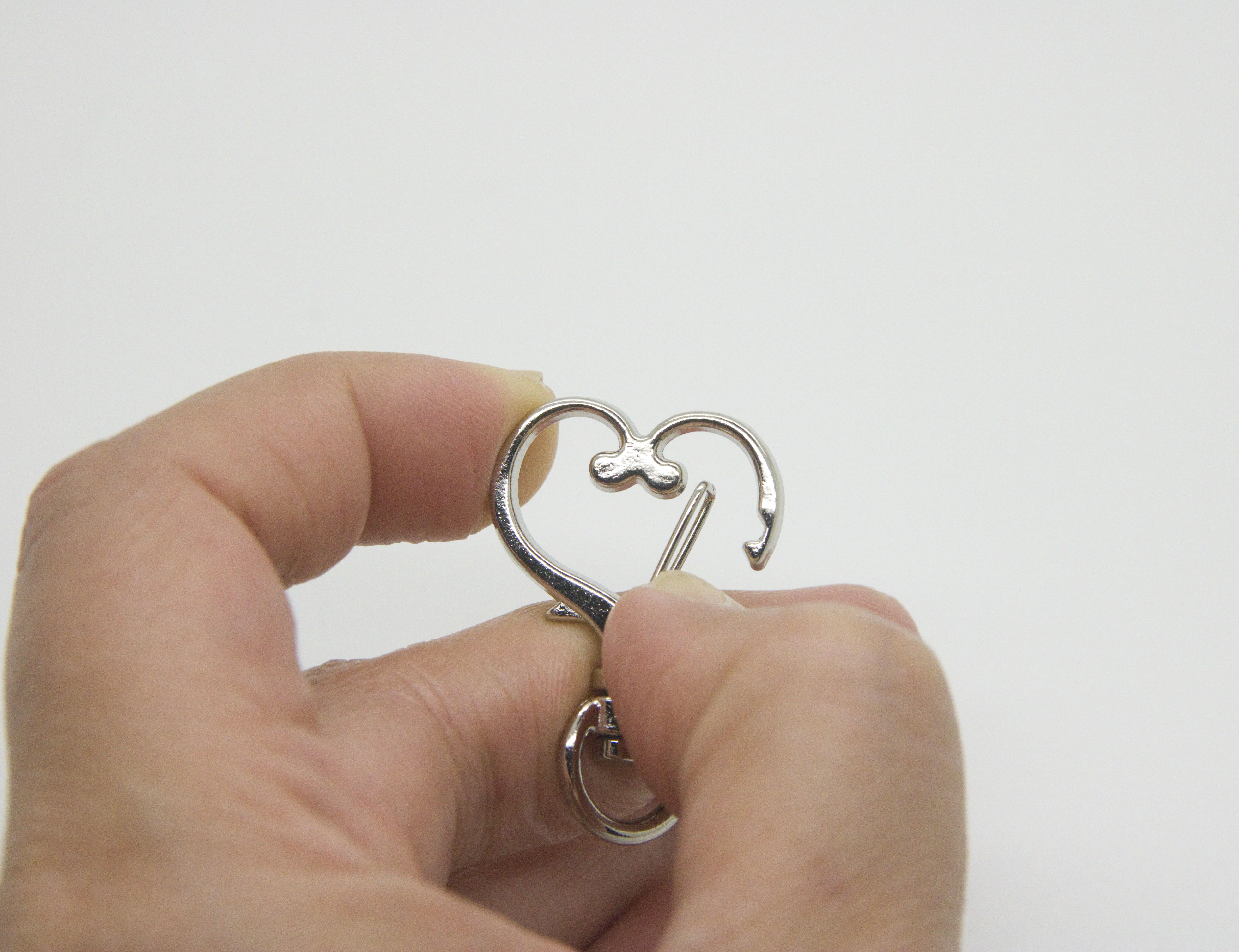 Pack of 100 Metal Heart Shaped Spring Snap Keychain Clip Hanging Buckle Key Ring DIY Craft Key Chains Accessories